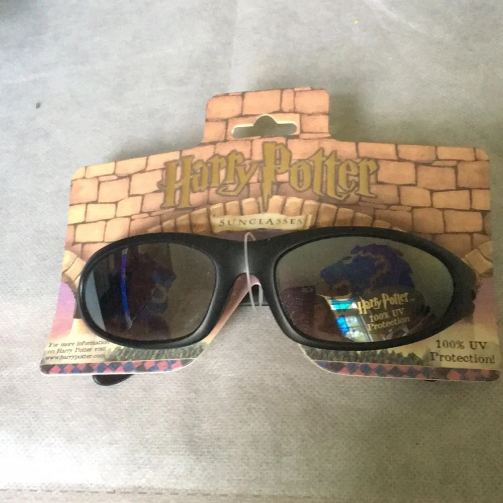 NWT Harry Potter Gryffindor sunglasses